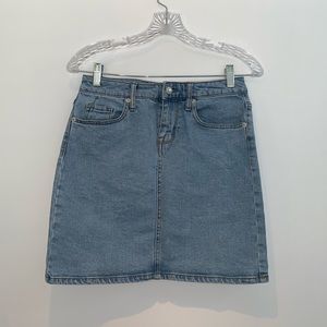 Light blue fitted denim skirt